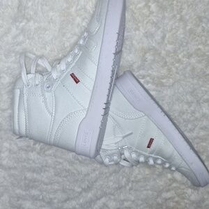BNWOB Levis Hi-Top Sneakers Size 6.5